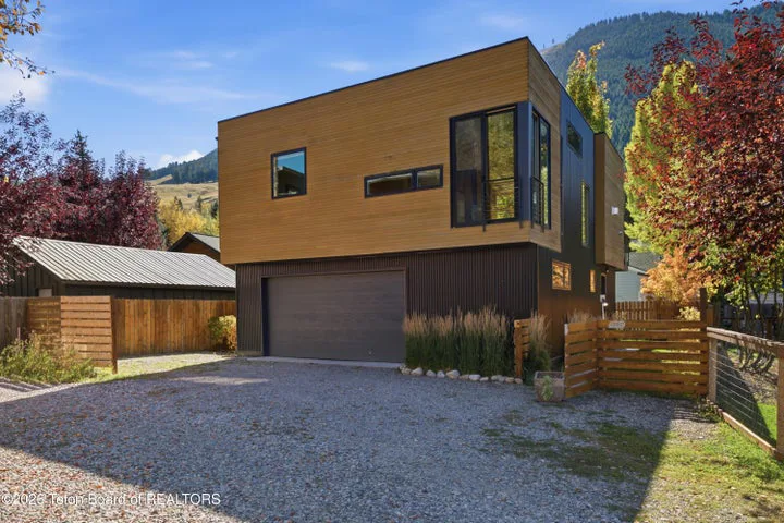 670 S MILLWARD Street, Jackson, WY 83001