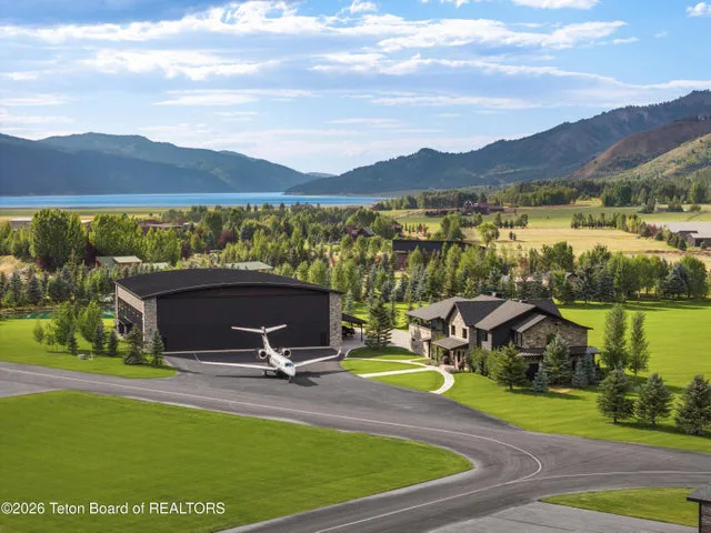 333 FUNK FAIRWAY, Alpine, WY 83128