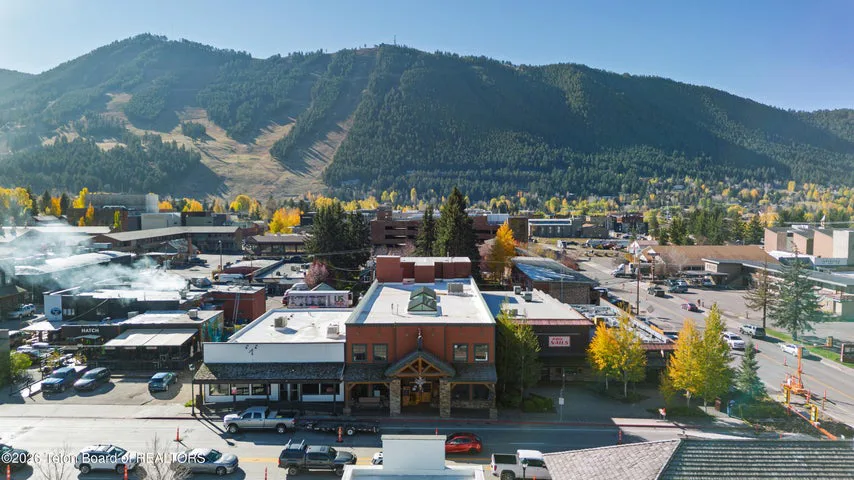 140 W BROADWAY, Jackson, WY 83001