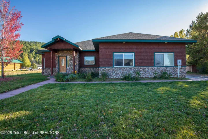 326 SNAKE RIVER Drive, Alpine, WY 83128