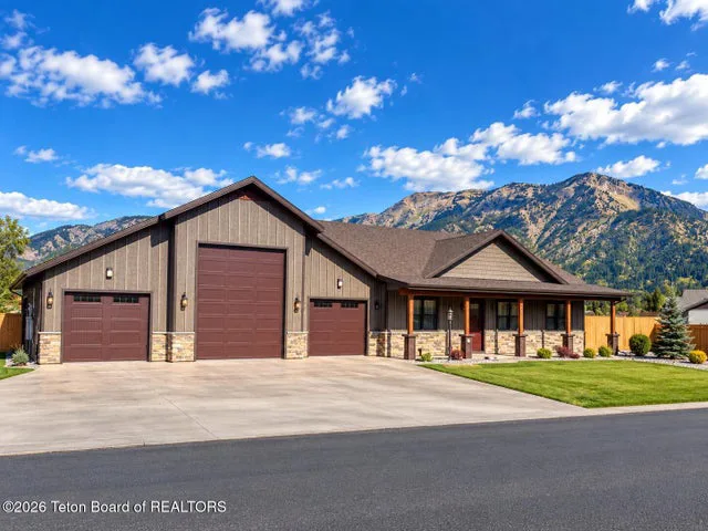 444 RIVER VIEW Drive, Alpine, WY 83128